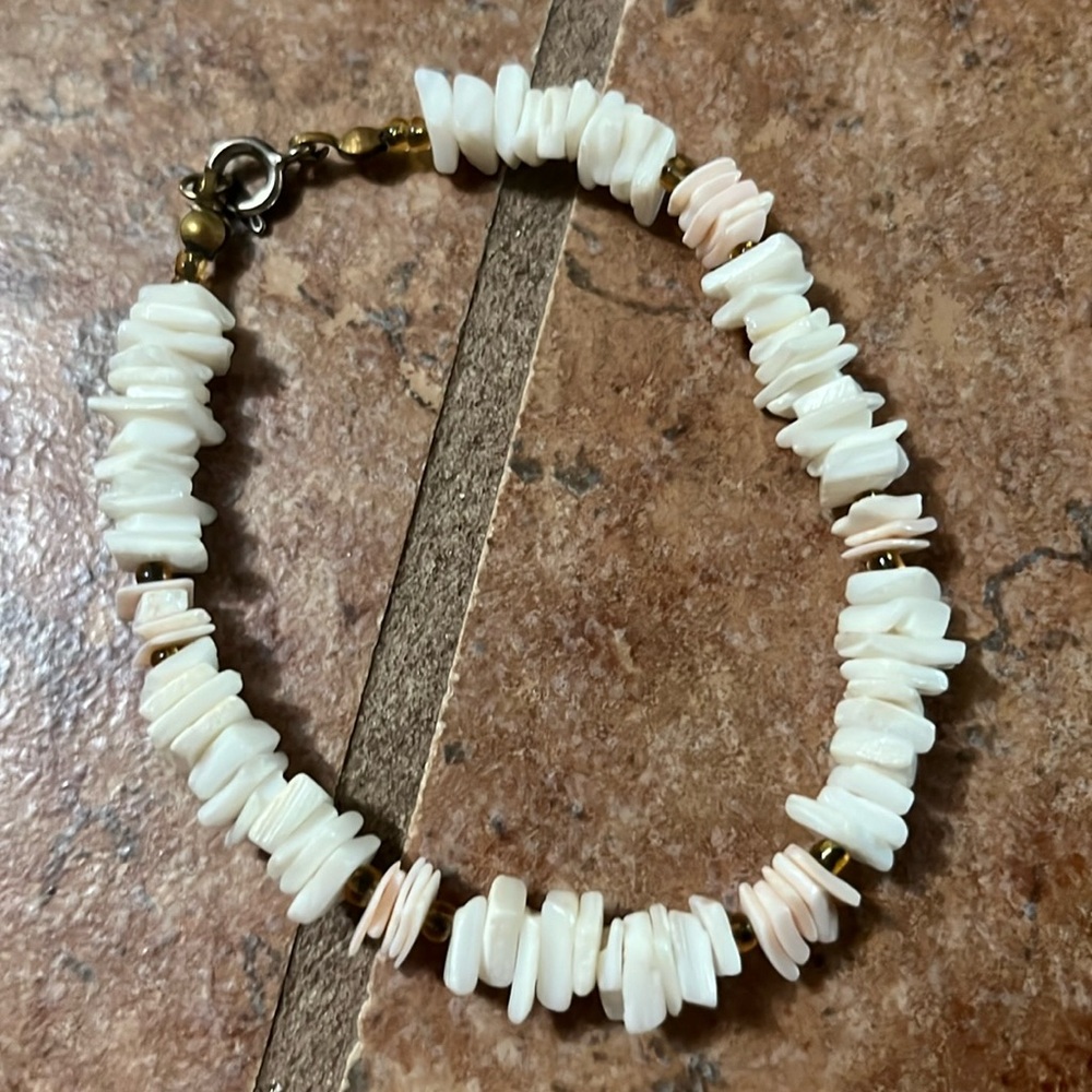 Vintage pink & white shell bracelet